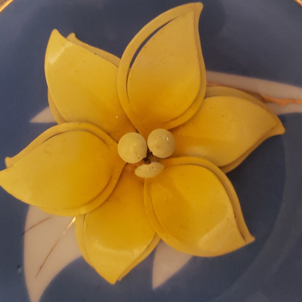 VINTAGE BROOCH
